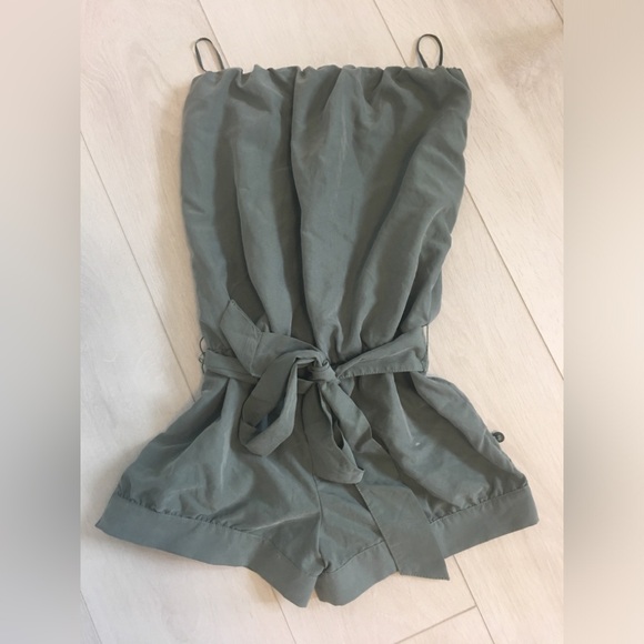 GUESS Army Green Romper. XS. - Picture 1 of 4
